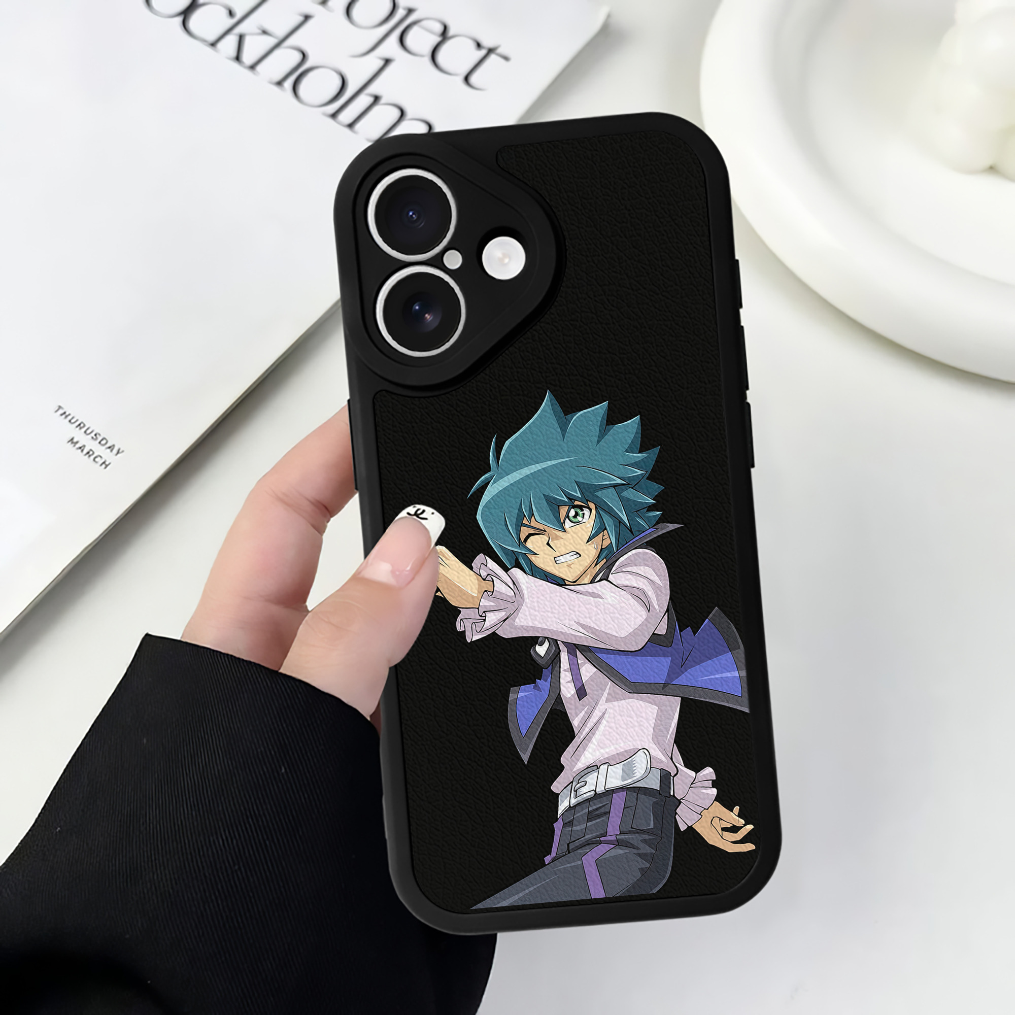 （画像用） 遊☆戯☆王 Yu-Gi-Oh! 【iPhone 16シリーズ対応】シリコンスマホケース（レザー調） 材質：シリコン